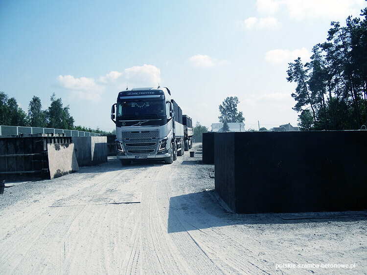 Transport szamb betonowych  w Kędzierzynie-Koźlu